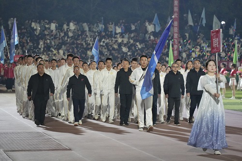 新葡萄88805官网方阵队入场.jpg